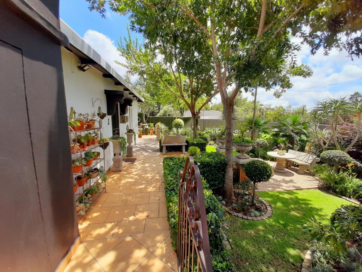 At 98 On Lynburn Guest House Pretoria Exterior photo
